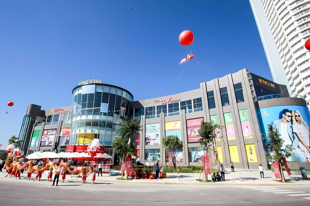 Vincom Plaza Danang stands out with its modern design and spacious layout